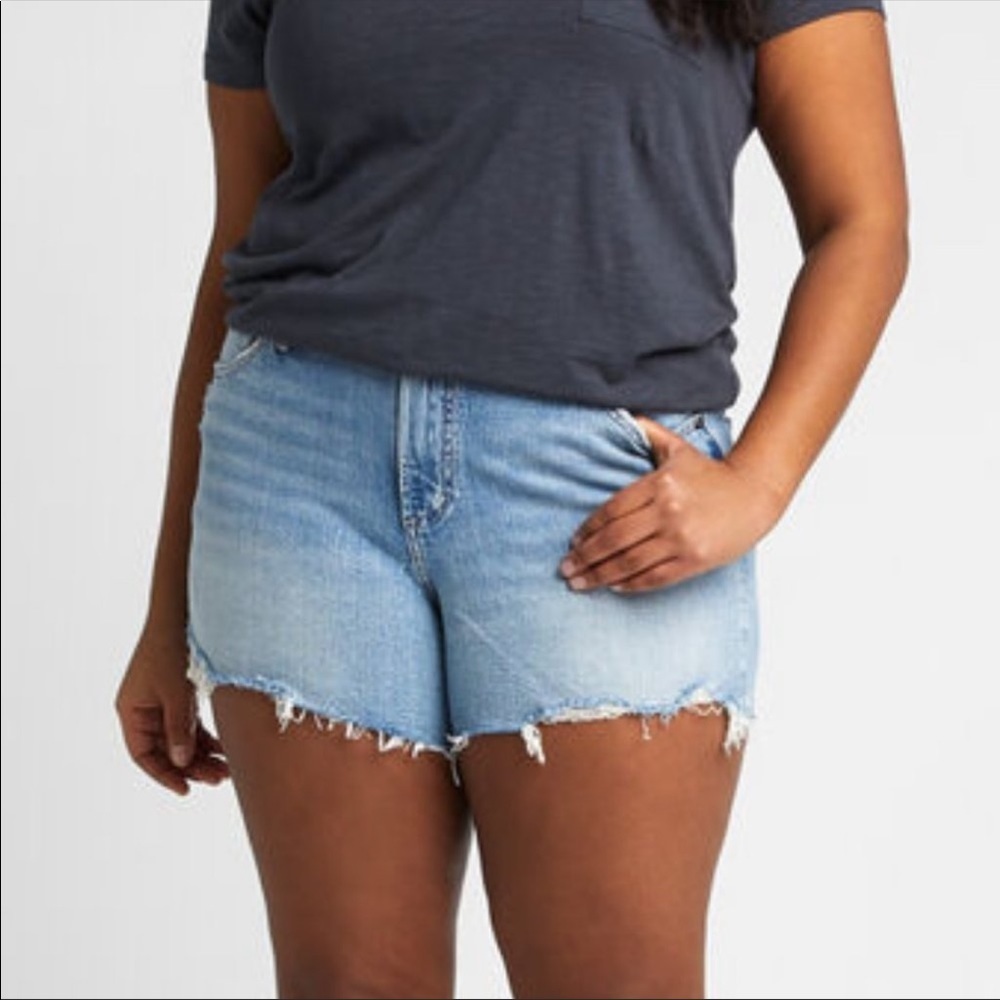 ⛱️Silver Jeans - Light Wash Frisco High-Rise Cutoff Shorts - 16